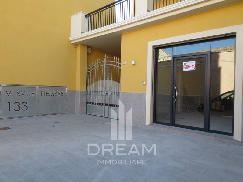 Immobile commerciale in Affitto a Quartu Sant'Elena, 1'000€, 100 m²