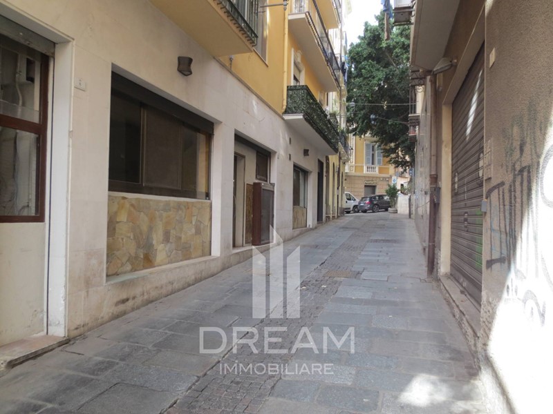 Immobile commerciale in Affitto a Cagliari, 2'000€, 200 m²