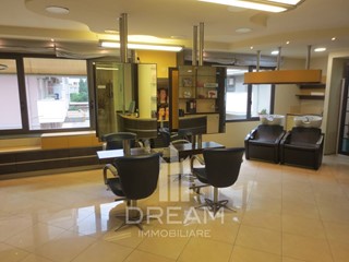 Laboratorio in Affitto a Quartu Sant'Elena, 1'000€, 79 m²