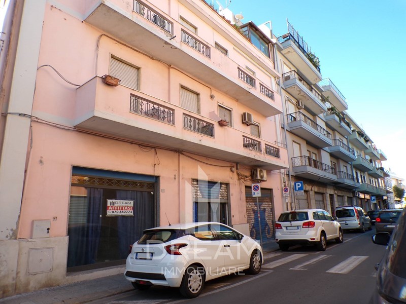 Immobile commerciale in Affitto a Quartu Sant'Elena, 1'400€, 124 m²