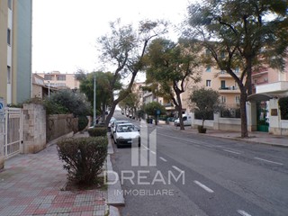 Ufficio in Affitto a Cagliari, 1'200€, 93 m²