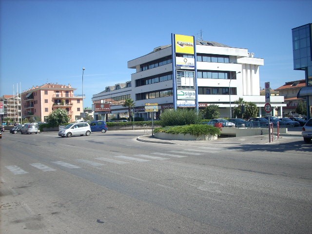 Ufficio in Vendita a San Benedetto del Tronto, 270'000€, 180 m²