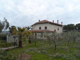 Villa in Vendita a Monteprandone, 595'000€, 770 m²