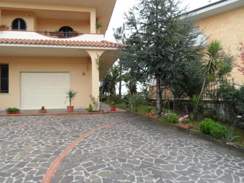 Laboratorio in Affitto a Acquaviva Picena, 650€, 250 m²