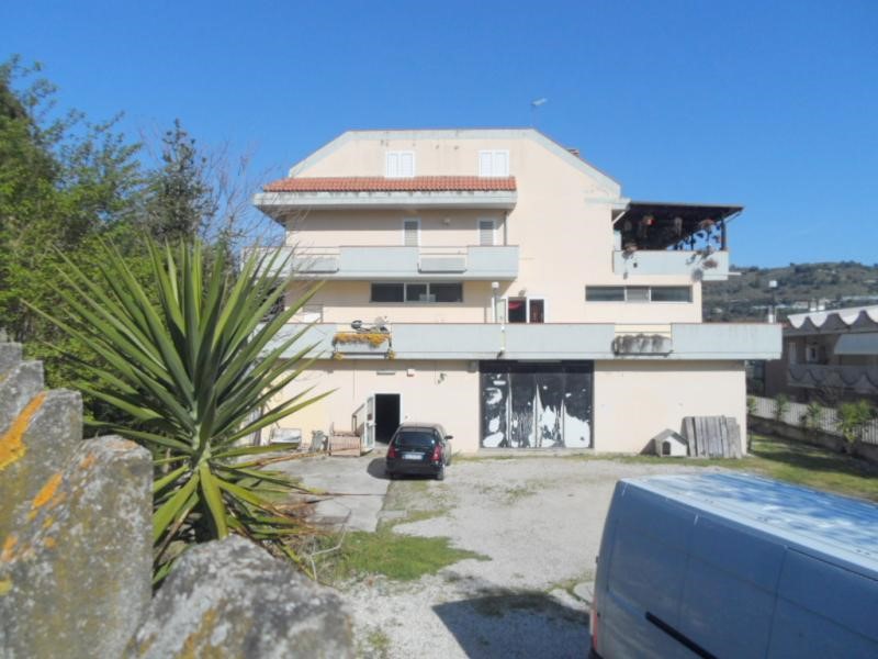Casa Indipendente in Vendita a San Benedetto del Tronto, 600 m²