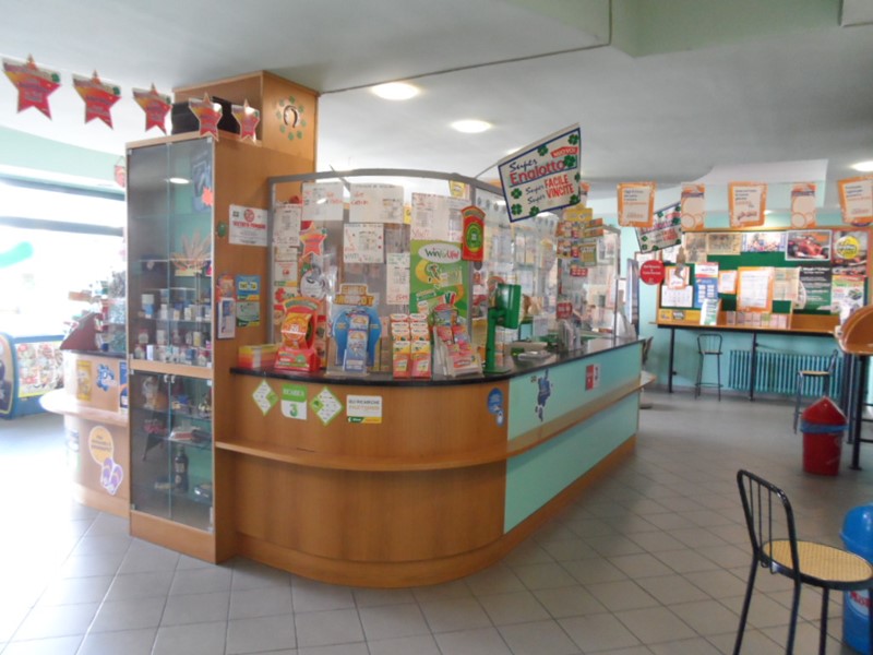 Attività commerciale in Vendita a Martinsicuro, 210'000€, 140 m²