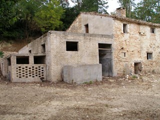 Rustico in Vendita a Petritoli, 30'000€, 250 m²