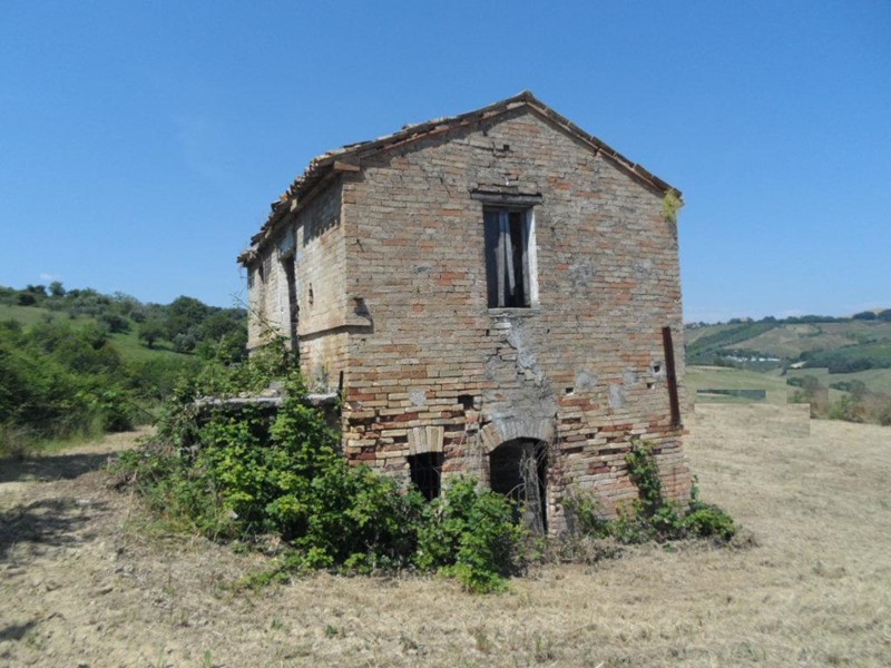 Rustico in Vendita a Acquaviva Picena, 60'000€, 80 m²