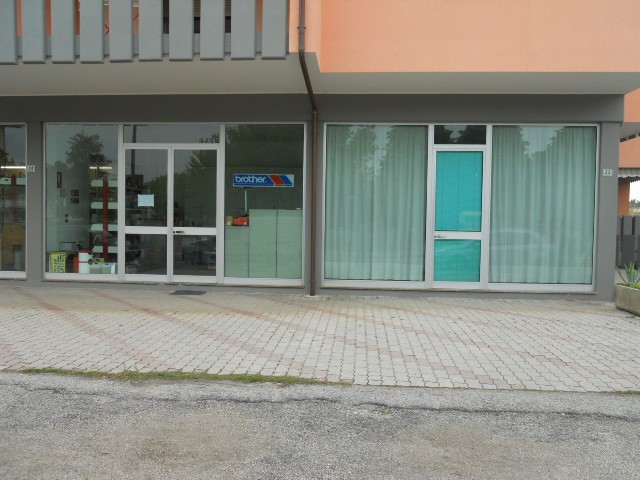 Laboratorio in Vendita a Martinsicuro, 150'000€, 250 m²