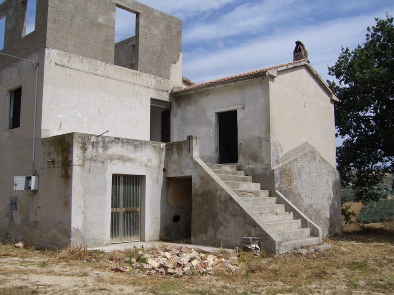 Rustico in Vendita a Controguerra, 130'000€, 400 m²