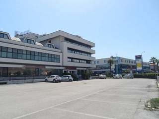 Ufficio in Vendita a San Benedetto del Tronto, 2800 m²