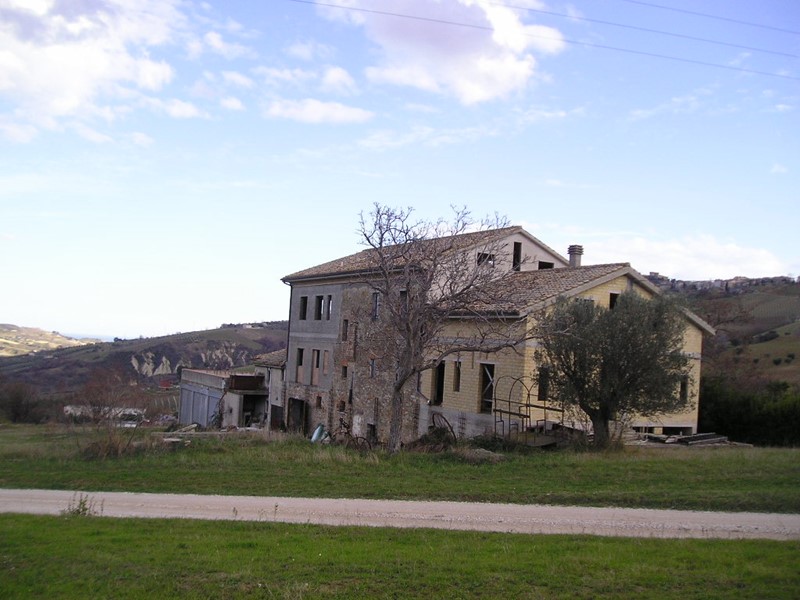 Rustico in Vendita a Acquaviva Picena, 1600 m²