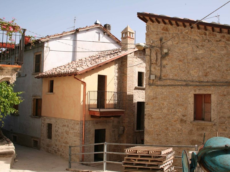 Casa Indipendente in Vendita a Ascoli Piceno, 68'000€, 80 m²
