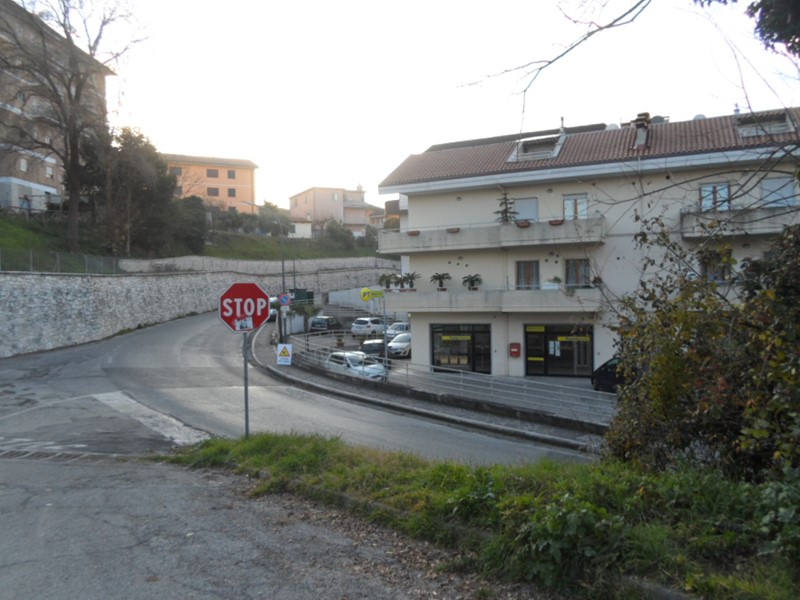 Immobile commerciale in Vendita a Folignano, 150'000€, 160 m²