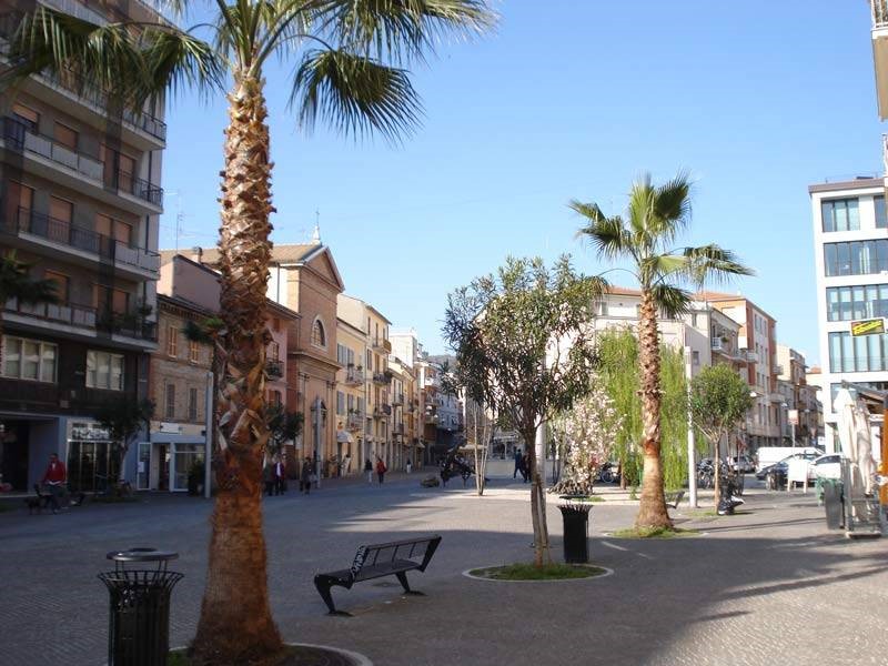 Immobile commerciale in Vendita a San Benedetto del Tronto, 80 m²