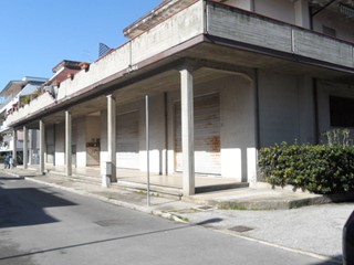 Immobile commerciale in Vendita a Martinsicuro, 100'000€, 200 m²