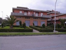 Immobile commerciale in Vendita a Martinsicuro, 300'000€, 320 m²
