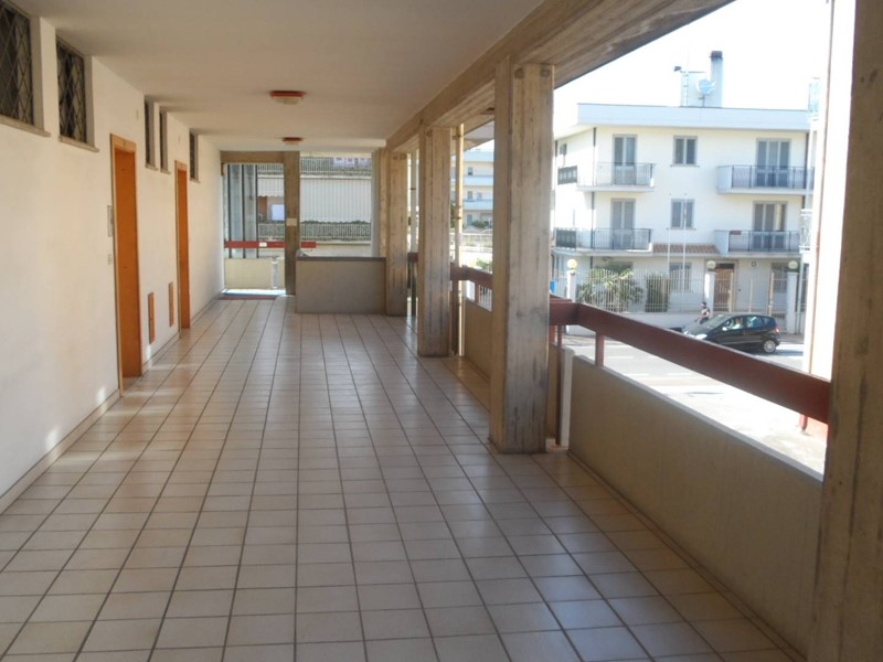 Ufficio in Affitto a Monteprandone, 540€, 60 m²