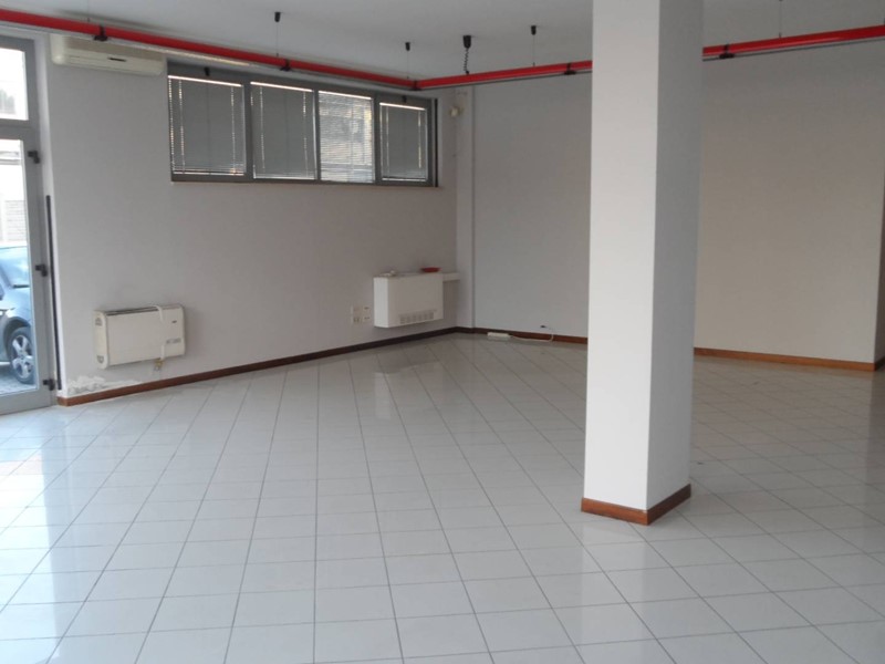 Immobile commerciale in Vendita a San Benedetto del Tronto, 450 m²