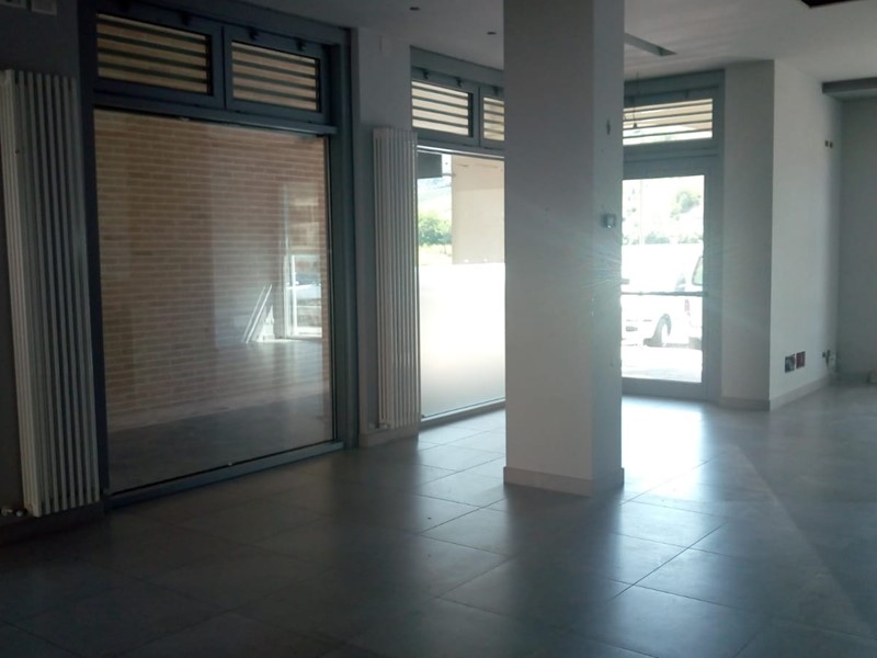 Immobile commerciale in Vendita a Ripatransone, 50 m²
