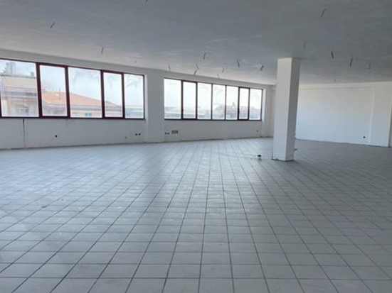 Immobile commerciale in Affitto a San Benedetto del Tronto, 2'500€, 570 m²