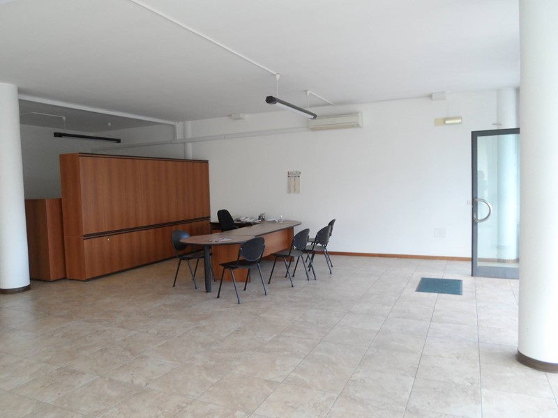 Immobile commerciale in Vendita a Monteprandone, 152'000€, 120 m²