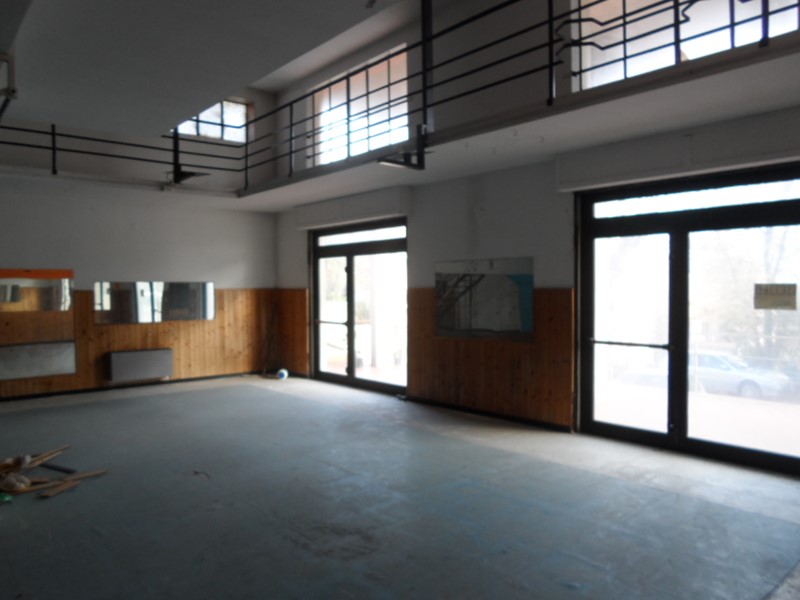Magazzino in Vendita a Grottammare, 350'000€, 740 m²