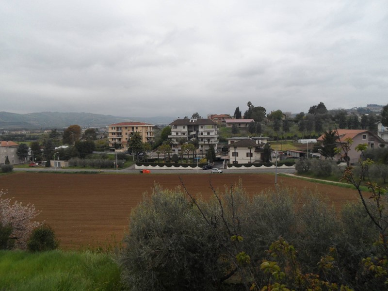 Casa Indipendente in Vendita a Monsampolo del Tronto, 370'000€, 560 m²