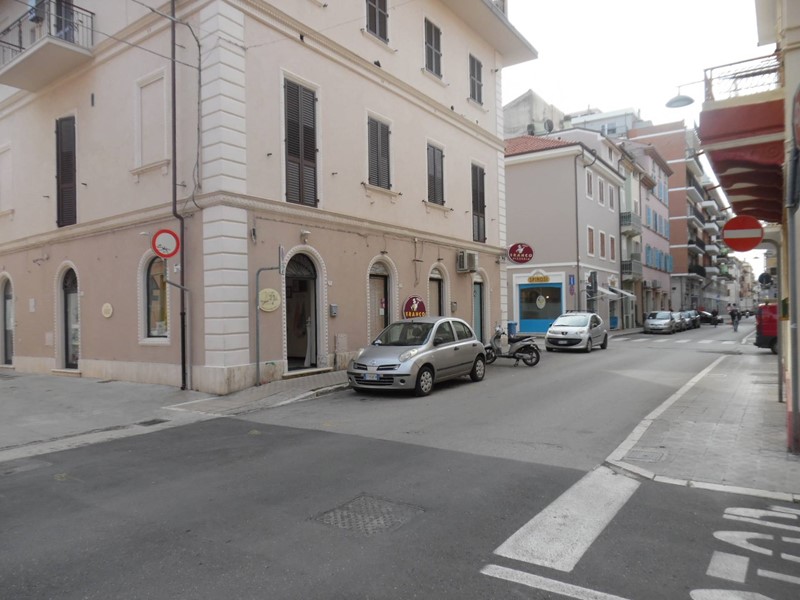 Attività commerciale in Vendita a San Benedetto del Tronto, 100'000€, 60 m²