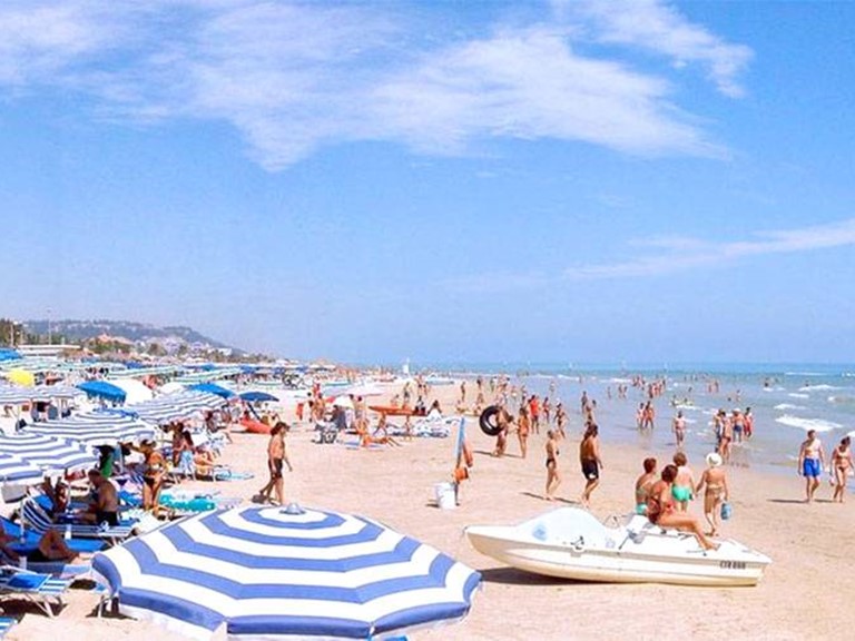 Villa in Vendita a Grottammare, 500 m²