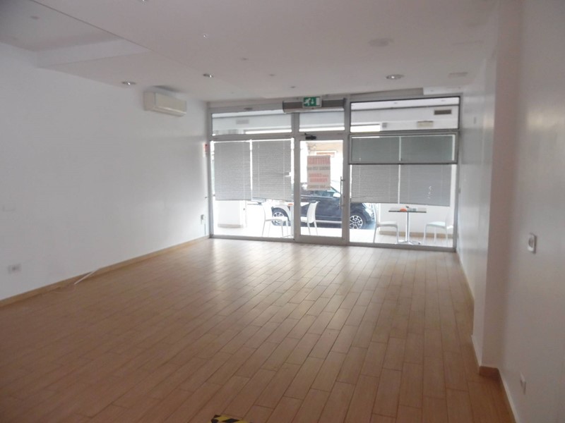 Immobile commerciale in Vendita a San Benedetto del Tronto, 115'000€, 105 m²