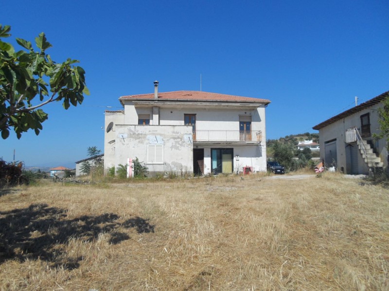 Rustico in Vendita a Tortoreto, 395'000€, 380 m²