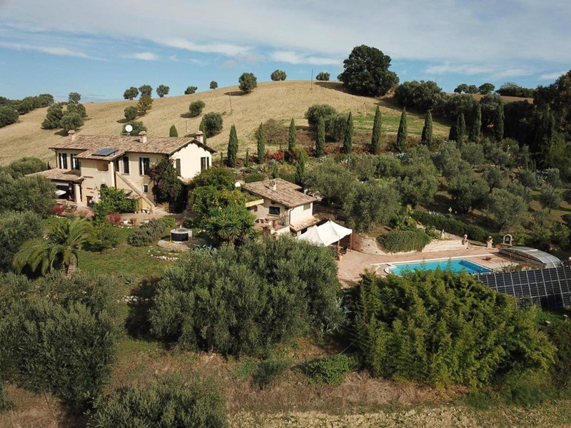 Villa in Affitto a Monteprandone, 2'000€, 400 m²