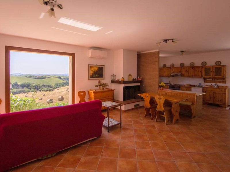 Rustico in Vendita a Offida, 140 m²