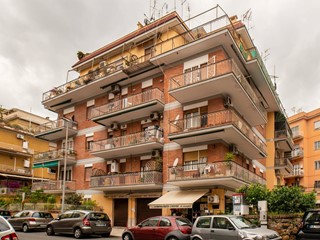 Bilocale in Vendita a Roma, 85'000&euro;, 65 m²