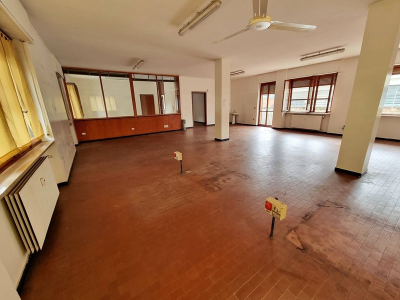 Immobile commerciale in Affitto a Alessandria, 600€, 250 m²