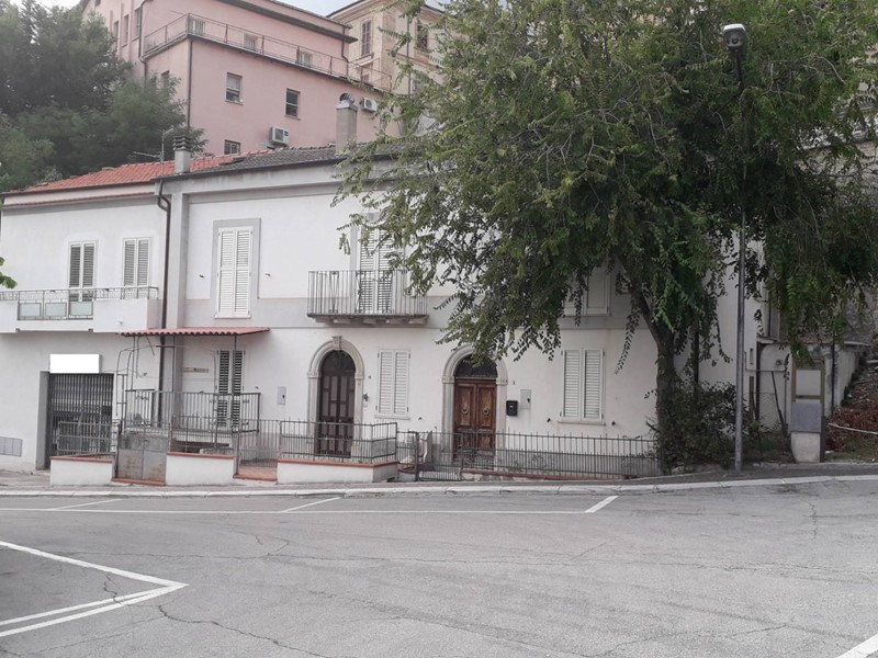 Casa Indipendente in Vendita a Cugnoli, 60'000€, 145 m²