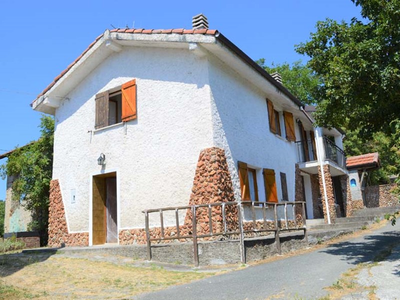 Casa Indipendente in Vendita a Pareto, 85'000€, 600 m²