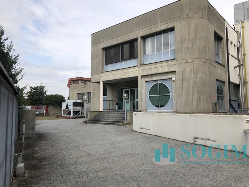 Capannone in Vendita a Cinisello Balsamo, 1'290'000€, 2500 m²