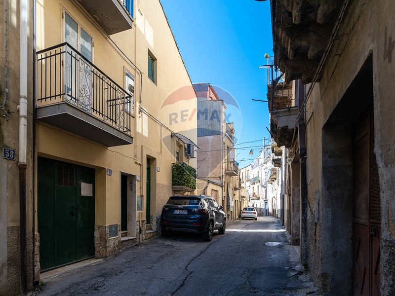 Casa Indipendente in Vendita a Caltagirone, 37'000€, 146 m²