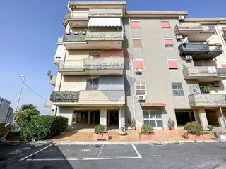 Appartamento in Vendita a Catania, 115'000&euro;, 132 m²