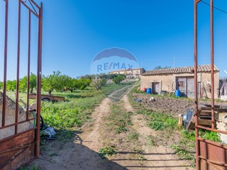 Rustico in Vendita a Grammichele, 240'000€, 300 m²