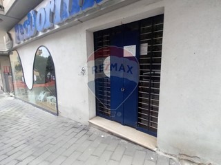 Immobile commerciale in Vendita a Salerno, 280'000&euro;, 145 m²