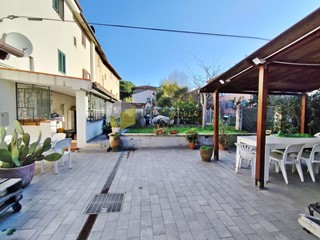Casa Indipendente in Vendita a Pisa, 420'000€, 140 m²
