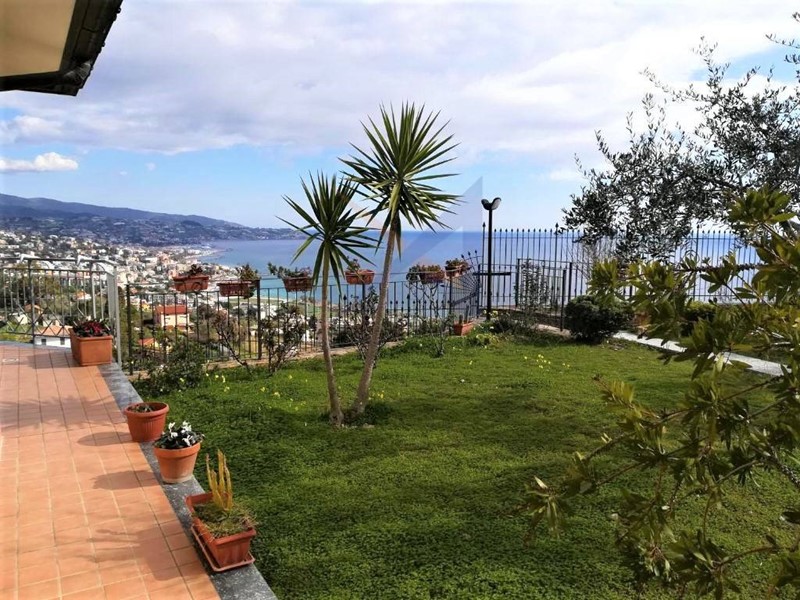Villa in Vendita a Sanremo, 1'000'000€, 270 m²