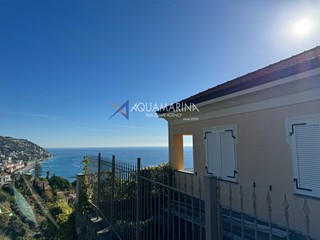 Villa in Vendita a Ospedaletti, 750'000€, 250 m²