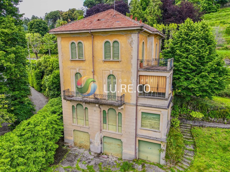 Villa in Vendita a Inverigo, 790'000€, 440 m²