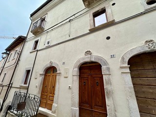 Trilocale in Vendita a Carapelle Calvisio, 110'000€, 90 m²