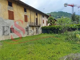 Rustico in Vendita a Alzano Lombardo, 330'000€, 540 m²