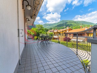 Villa in Vendita a Alzano Lombardo, 460'000€, 400 m²